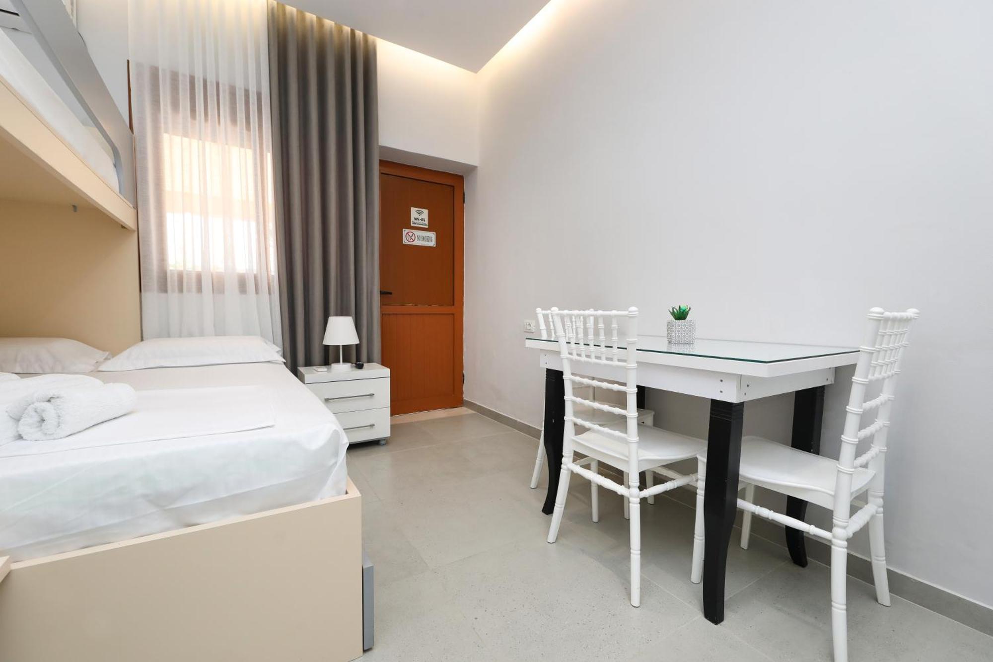 Vila Feliz - Premium Rooms With Free Private Parking Влёра Экстерьер фото