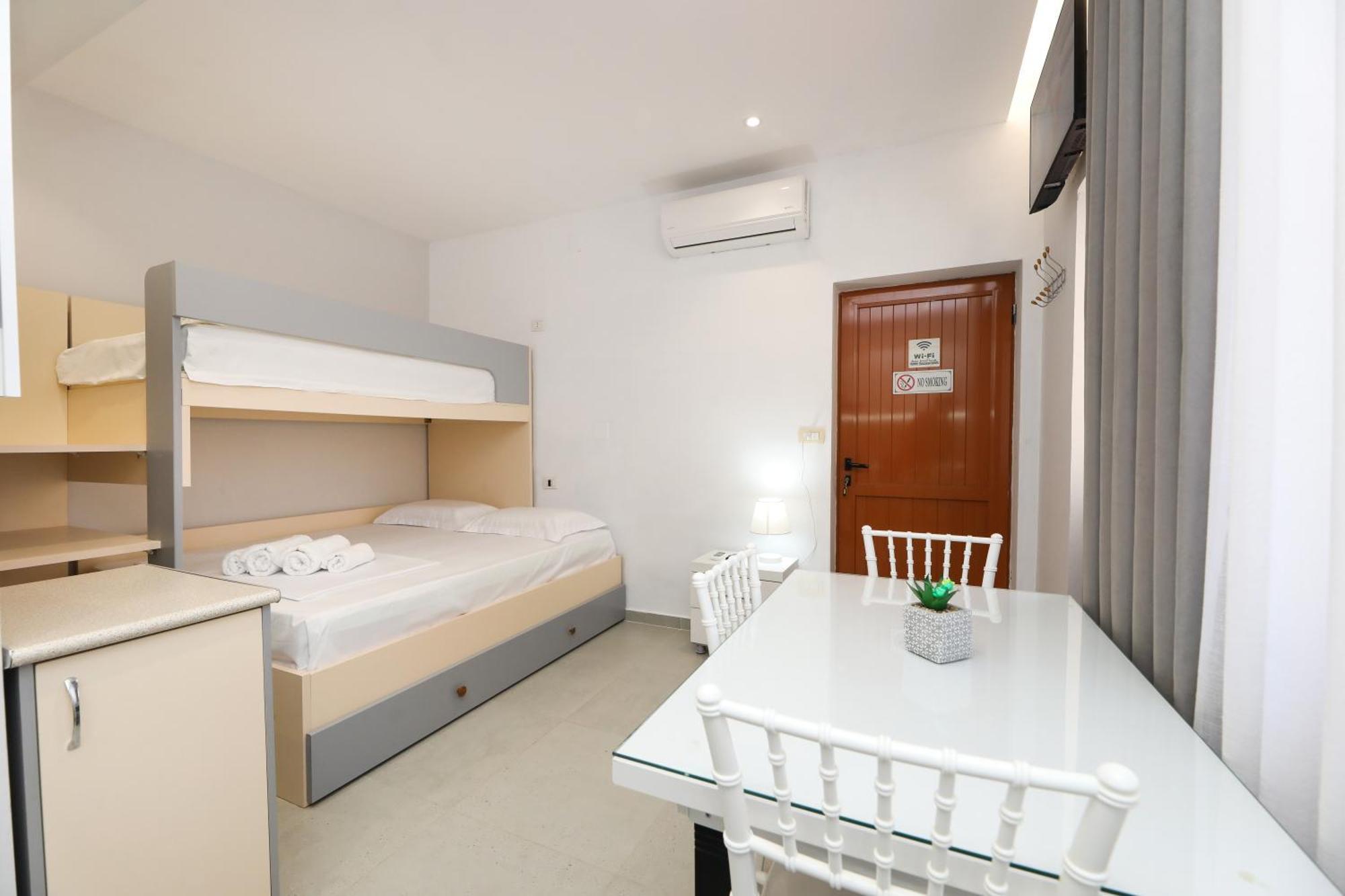 Vila Feliz - Premium Rooms With Free Private Parking Влёра Экстерьер фото